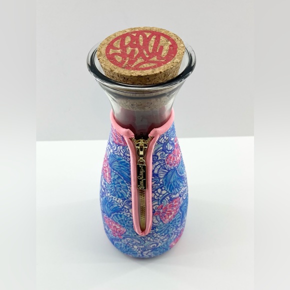 Lilly Pulitzer Glass Beverage Carafe 36oz Insulated Blue Haven Raising Shell - Picture 3 of 7